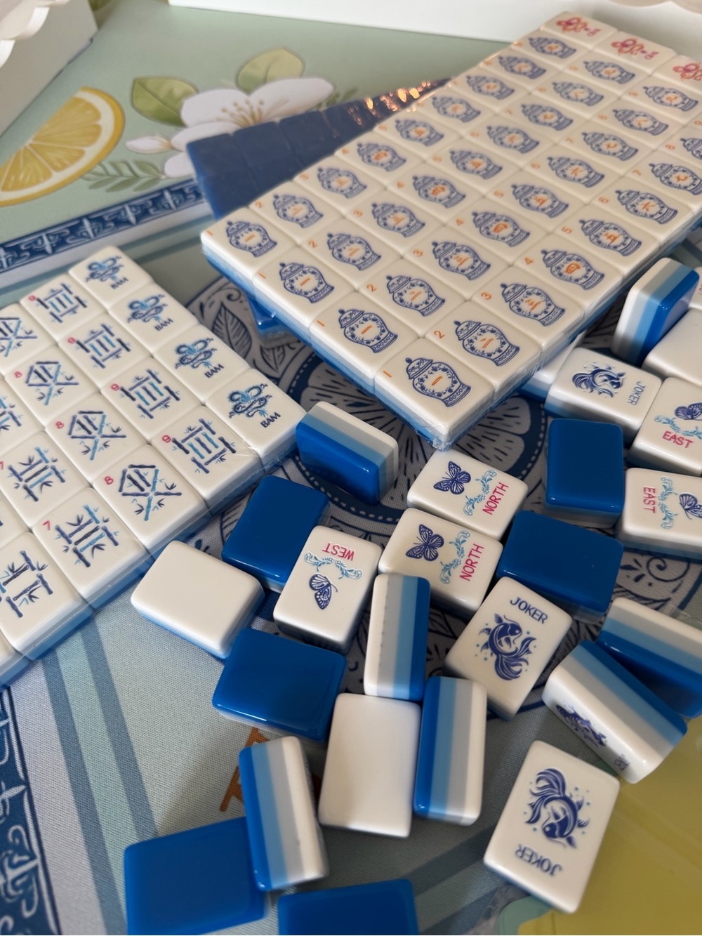 Mahjong Set - Blue and White with green/lemon Tiles, Mat, Wooden Racks - Picture 7 of 16